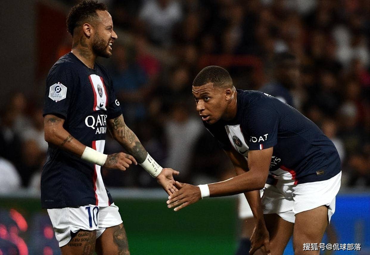 包含西汉姆内部会议纪要流出——今夜遗憾出局，法国杯使命明确，训练强度明显提升的词条KaiYun体育官方网站