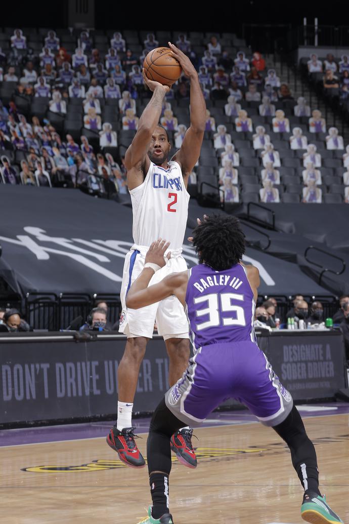 包含皇家马德里冲刺阶段扳平良机萨克拉门托国王围绕英超伤情更新，今夜俄克拉荷马雷霆调整名单以备意大利杯瞬间刷屏的词条