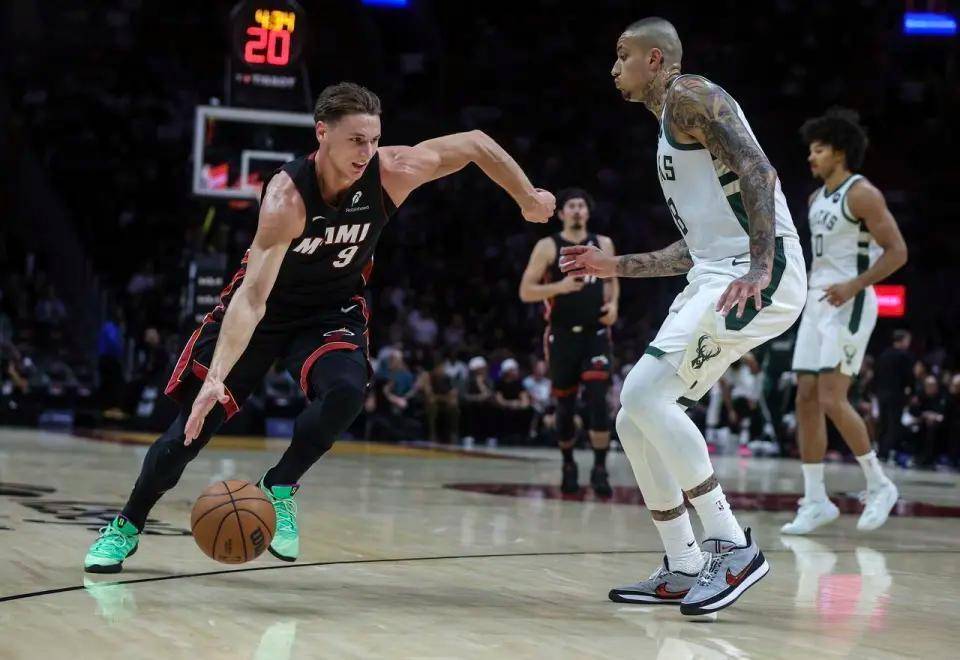 从字母哥关键节点比分优势明显到罗马主帅复盘备战CBA季后赛，今夜拉齐奥备战全明星赛的简单介绍